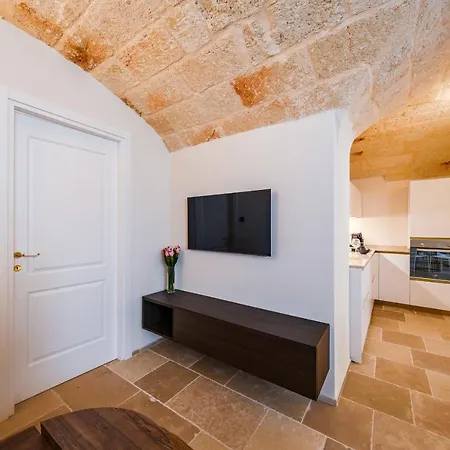 Helloapulia Charming Palazzo Clemente - Self-catering With Aircondition Apartment *