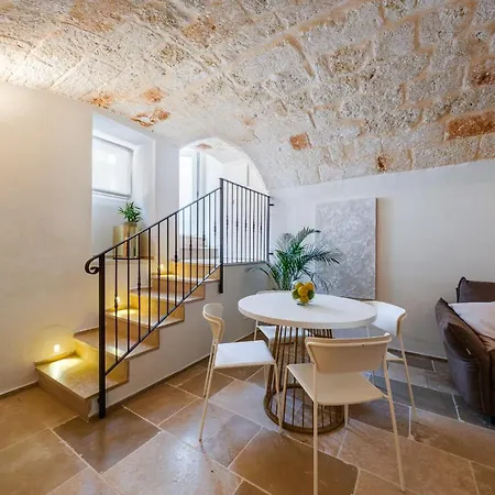 Helloapulia Charming Palazzo Clemente - Self-catering With Aircondition דירה מונופולי