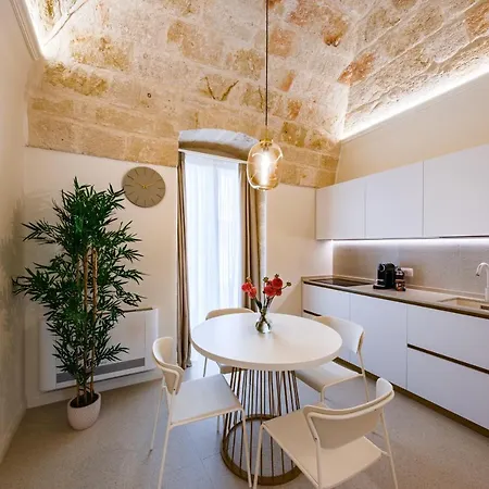 Apartment Helloapulia Charming Palazzo Clemente - Self-catering With Aircondition Monopoli