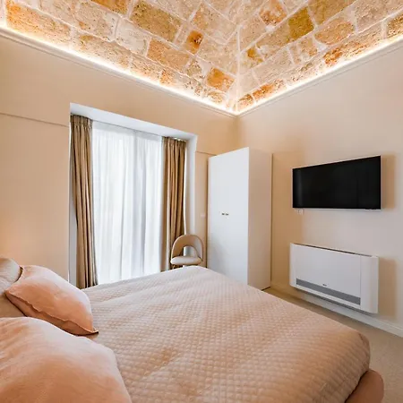 Helloapulia Charming Palazzo Clemente - Self-catering With Aircondition * מונופולי