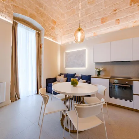 Helloapulia Charming Palazzo Clemente - Self-catering With Aircondition מונופולי